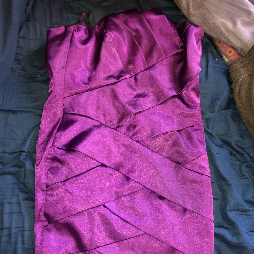 Size 2 dress.Strapless. Plum purple.